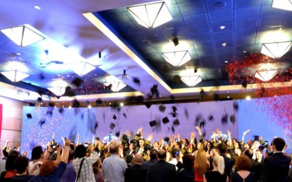 Diplomohet brezi i parë i studentëve në Universitetin Bedër